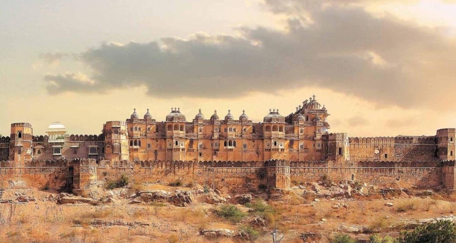 Taj Mahal and Wildlife with Royal Stay at Castles